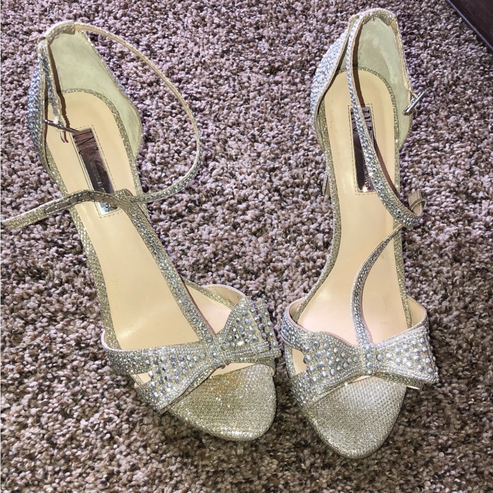 high heels by Inc macys (Reesie 2) Bow, t strap sandals super adorbale  size 8.5